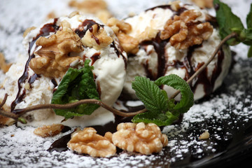 Nuss-Eis mit Walnüssen 2