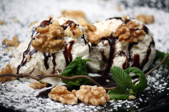 Nuss-Eis mit Waln&uuml;ssen 1
