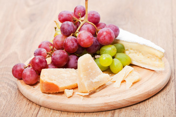 Food - tasty cheese and grape