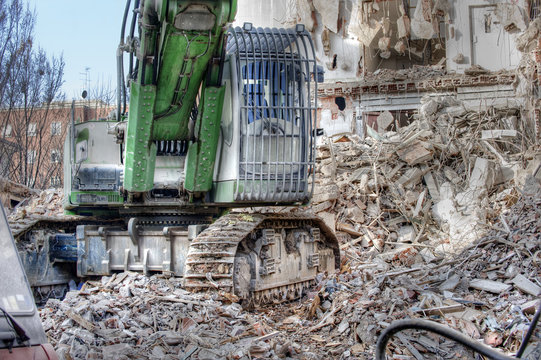 Demolition of an old block of flats.
