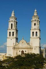 Fototapeta na wymiar Katedra w Campeche