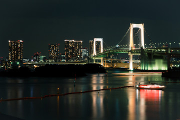 Fototapeta na wymiar regenbrücke tokyo