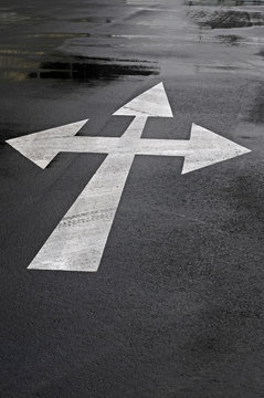 Richtungspfeil nach Regen