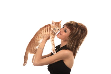 Jeune femme avec son chat