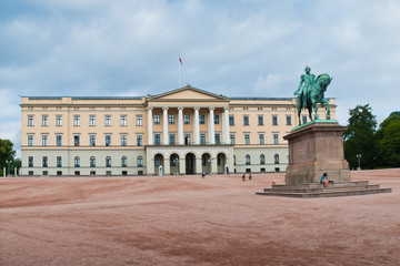 Fototapeta na wymiar Pałac Królewski w Oslo