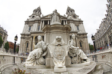 Fototapeta na wymiar London, Saint Paul cathedral