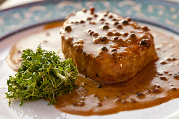 Steak mit Pfeffersauce