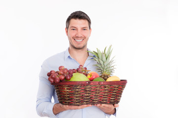 mann mit obst