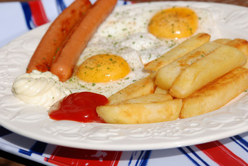 English breakfast - fried eggs, sausages and chips