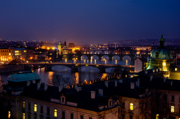 Fototapeta na wymiar Oświetlony Praga briges noc panorama, Czechy