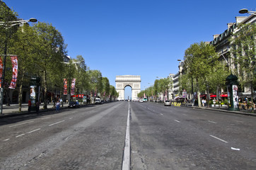 Naklejka premium Champs Elysees i Arc de Triomphe