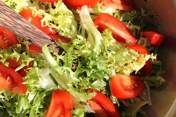 green salad with tomatoas