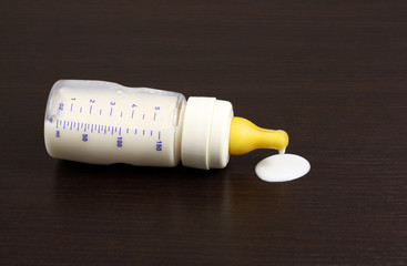 Allattare con biberon - Breastfeeding baby bottle