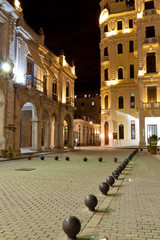 Obraz premium Buildings in Old Havana at night