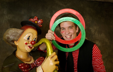 Jongleurportrait Stefan mit Ringen