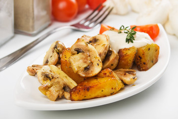 Champignon mushrooms with roasted potato