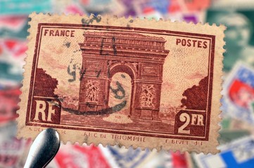 timbres - 2 fr - L'Arc de Triomphe Paris - philatélie France