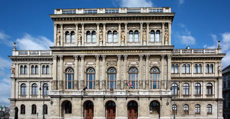 Fototapeta na wymiar Węgierski budynek akademii w Budapeszcie