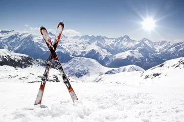 Crédence de cuisine en verre imprimé Sports dhiver Paire de skis de fond