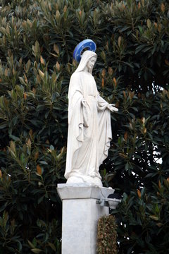 statua della Madonna a Modica