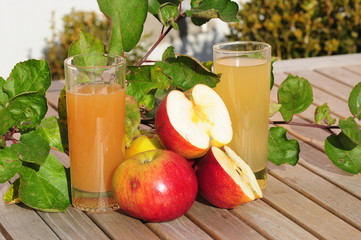 Natürlicher Apfelsaft © Michael Rogner