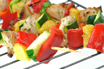 shish kebab z indyka lub kurczaka z papryką cukinią i ananasem