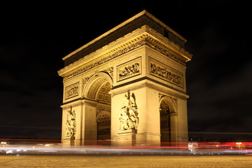 Fototapeta na wymiar Paris, Famous Arc Triumph de wieczorem, Francja