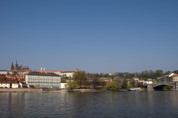 Fototapeta na wymiar Zamek Praski od rzeki Wełtawy w Czechach