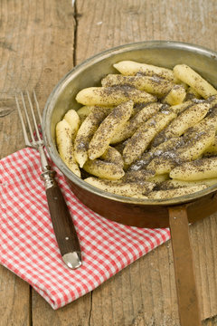Mohnnudeln