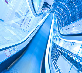 Obraz premium spacious escalator walkway