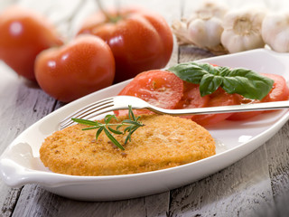 vegetarian cutlet with slice tomatoes-cotoletta vegetariana