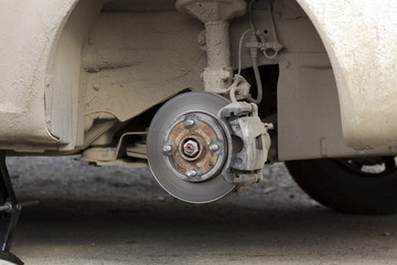 brake disk and the chassis suspension
