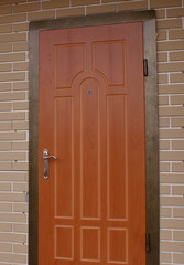 Декоративная дверь в дом