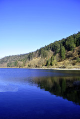 Fototapeta na wymiar mountain lake
