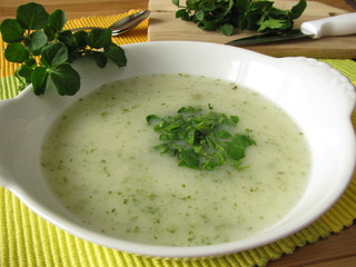 Kräutercremesuppe mit Brunnenkresse