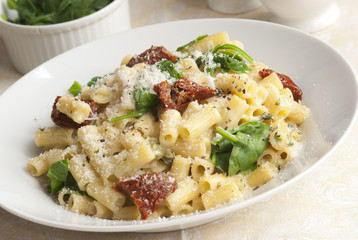 Sun-dried tomato and spinach pasta