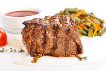 Grilled steak with vegetables