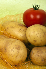 Kartoffel und Tomate