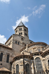 Fototapeta na wymiar Notre-Dame du Port w Clermont-Ferrand