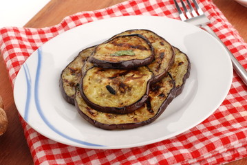 MELENZANE A FETTE PIASTRATE