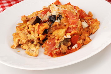 FRITTATA CON PEZZETTI DI MELANZANA E POMODORO