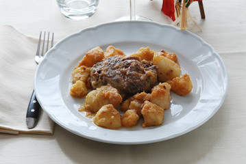 Papas y carne