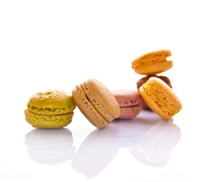 Macarons, fond blanc