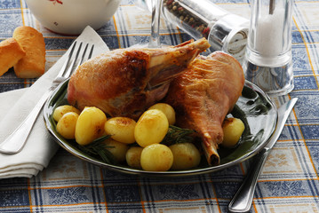 Muslos de pavo asado