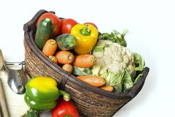 Fototapeta na wymiar kolorowe warzywa w wannie