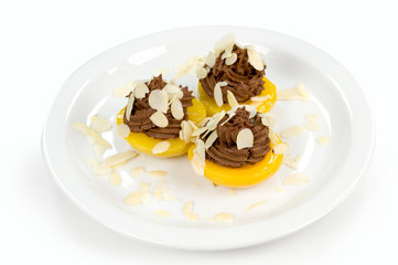 pesche ripiene di mousse al cioccolato