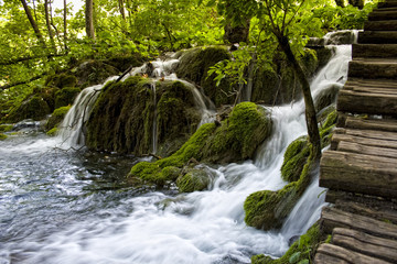 Wodospad na plitvickich jeziorach w Chorwacji.