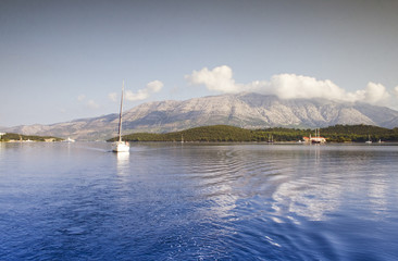 Chorwacja z łodzi. Morski krajobraz Adriatyku.