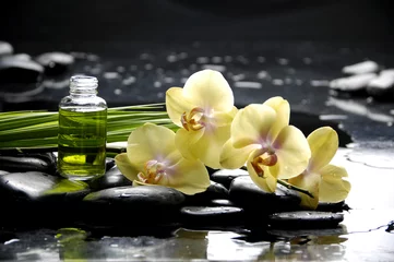 Fotobehang spa with orchid and essential oil and palm leaf © Mee Ting