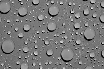 Gouttes d'eau sur fond gris